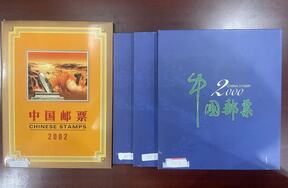 序号45：京剧艺术邮册、2002年中国邮票、民族大团结邮票、2000年中国邮票、水浒传邮票纪念册、世界百国纸钞珍藏册、纪念抗美援朝50周年邮票纪念珍藏册