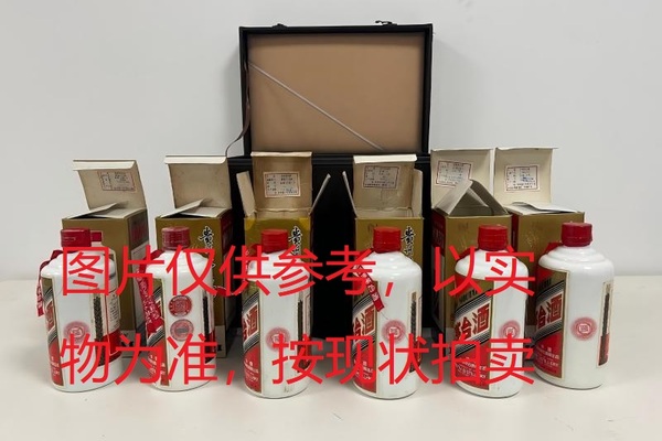 序号2，22004,1992年贵州茅台酒
（铁盖），500ml，少酒