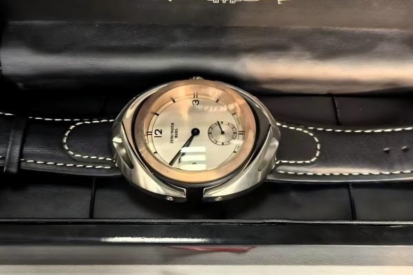 序号145，21288，腕表，评估价：2000