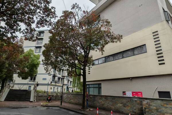 位于杭州市萧山区临浦镇峙山北路89-97号（连续单号）老办公楼仓库租赁权