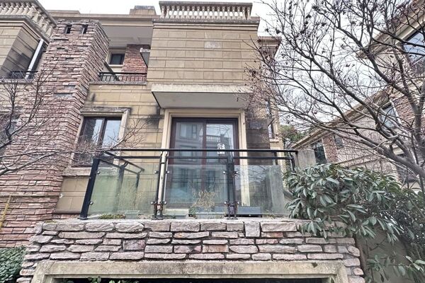 浙江省宁波市余姚市丈亭镇诺丁山郡庄园135幢B室