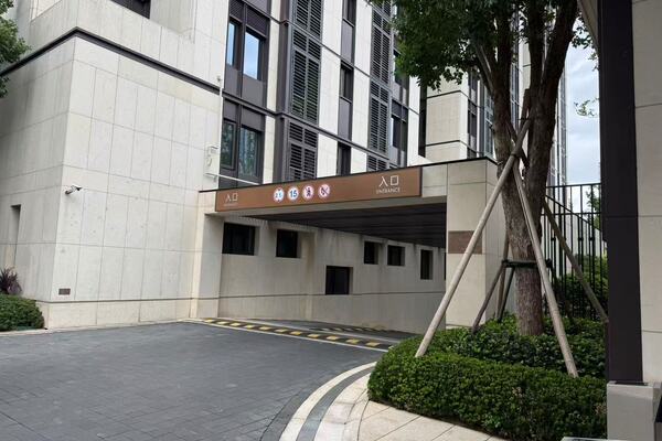 位于浙江省宁波市鄞州区江万府82个地下停车位租赁权