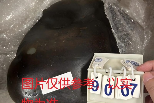 序号28，石头摆件2，评估价80000元