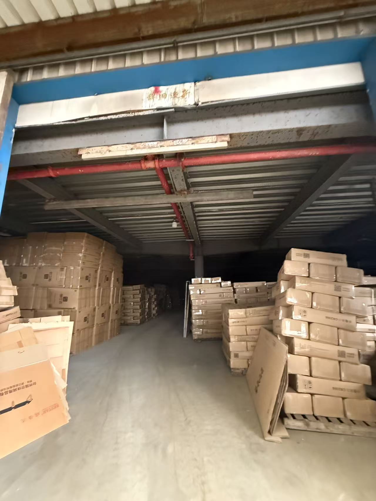 临海市汛桥镇利丰村104国道南侧的地上建筑物的租赁权