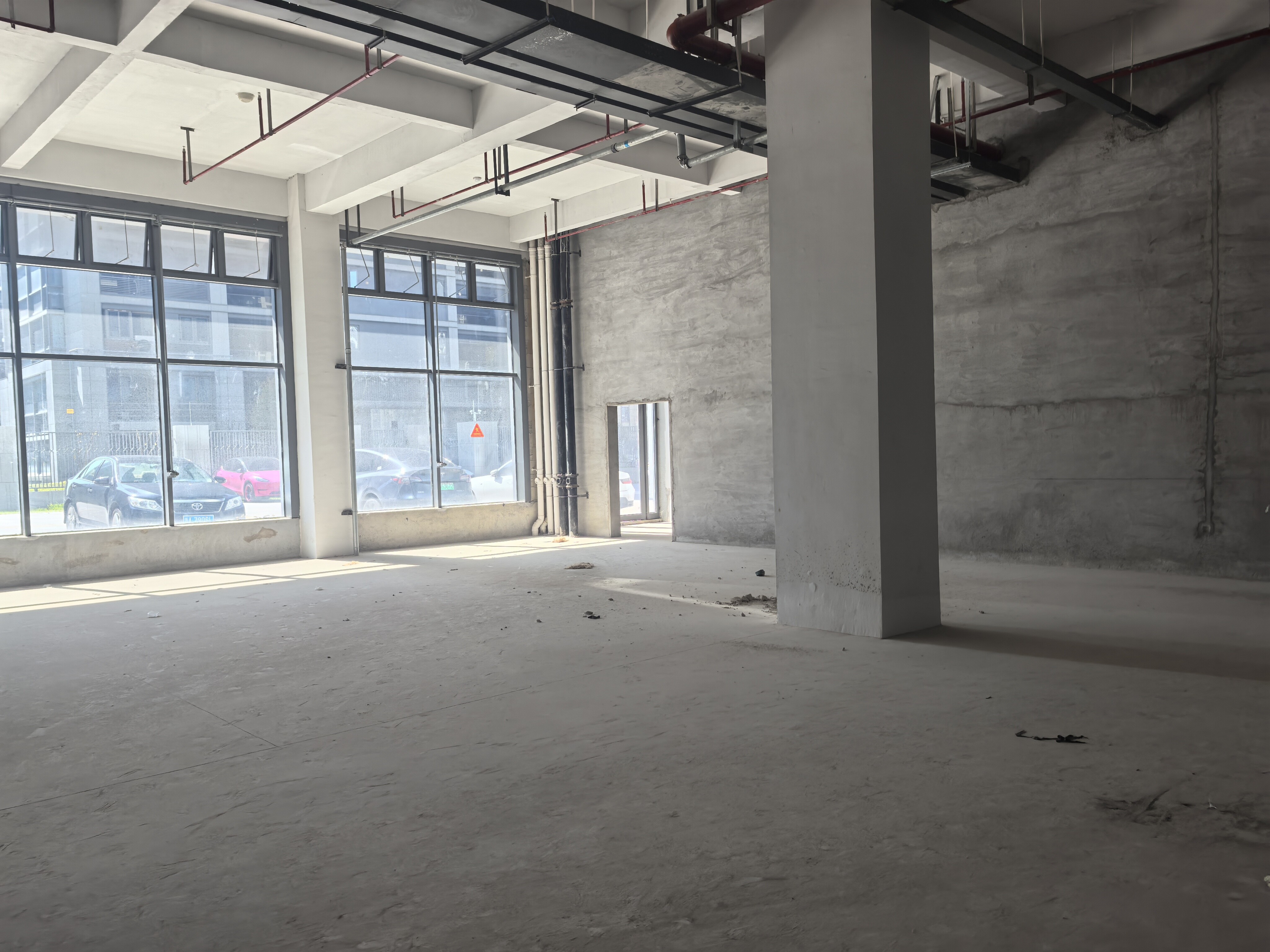 临海市大洋街道西林路163号商业房地产（1-5层）的租赁权