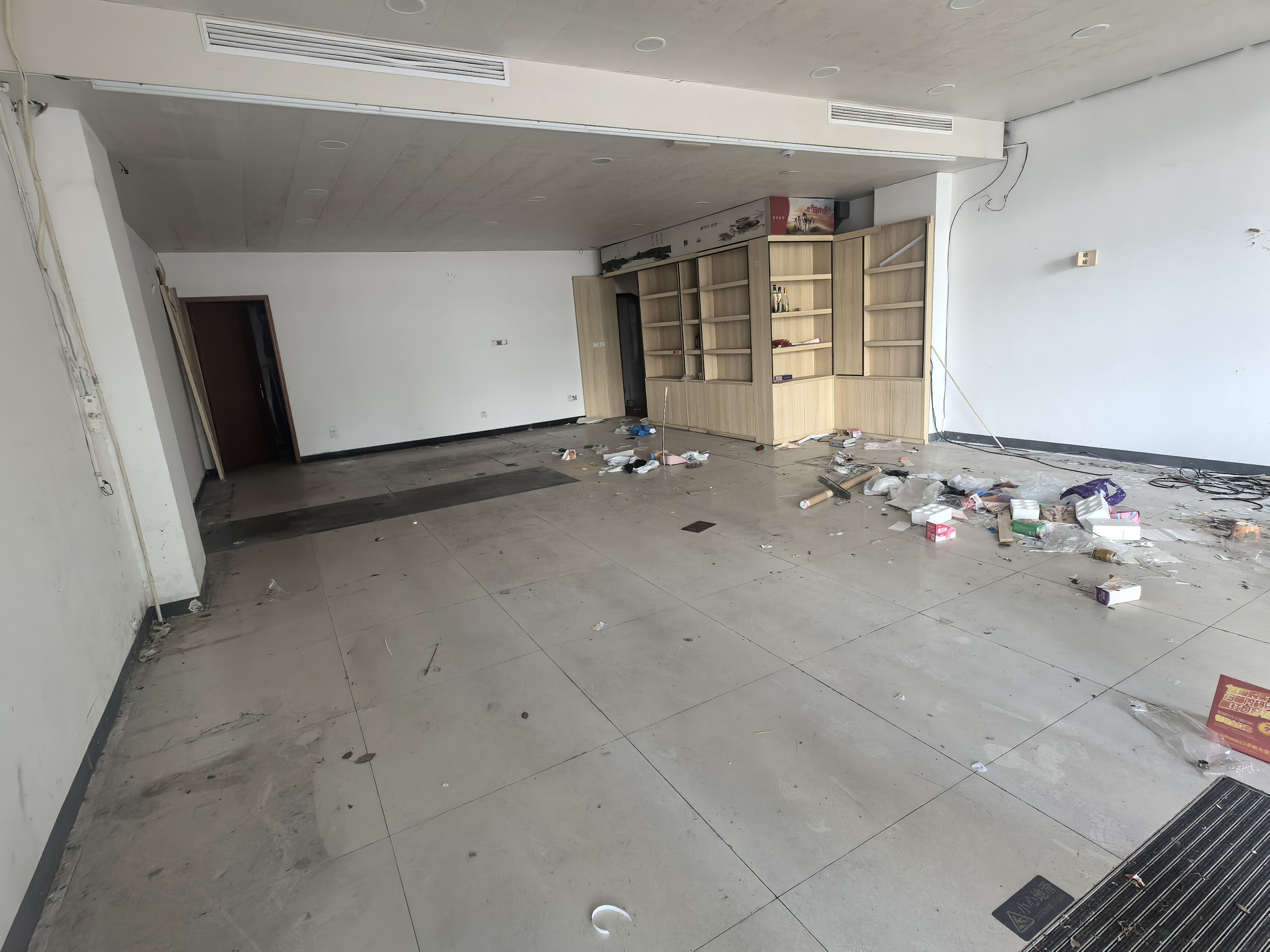 临海市古城街道鹿城路259号、261号两间店铺租赁权