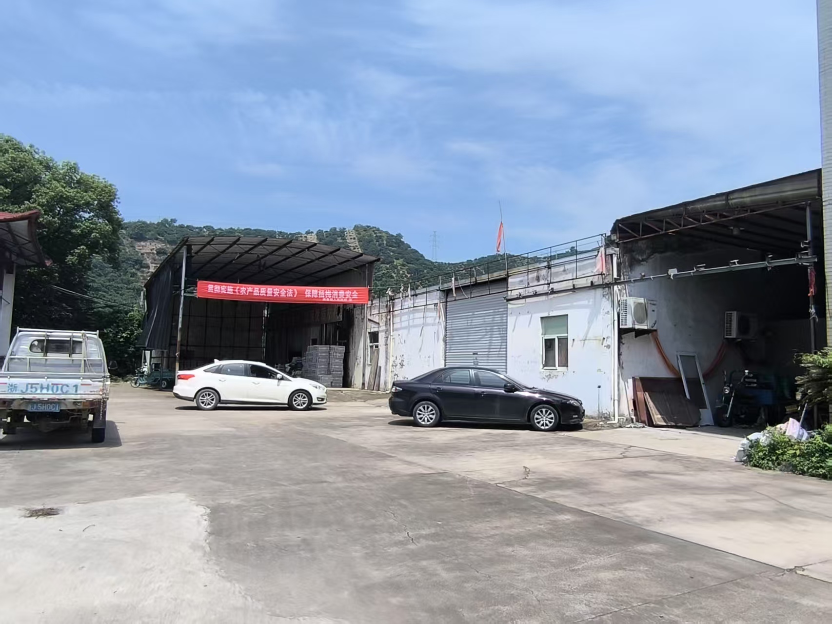 临海市涌泉镇梅岘村办公楼西边房屋和钢棚租赁权（整体出租）