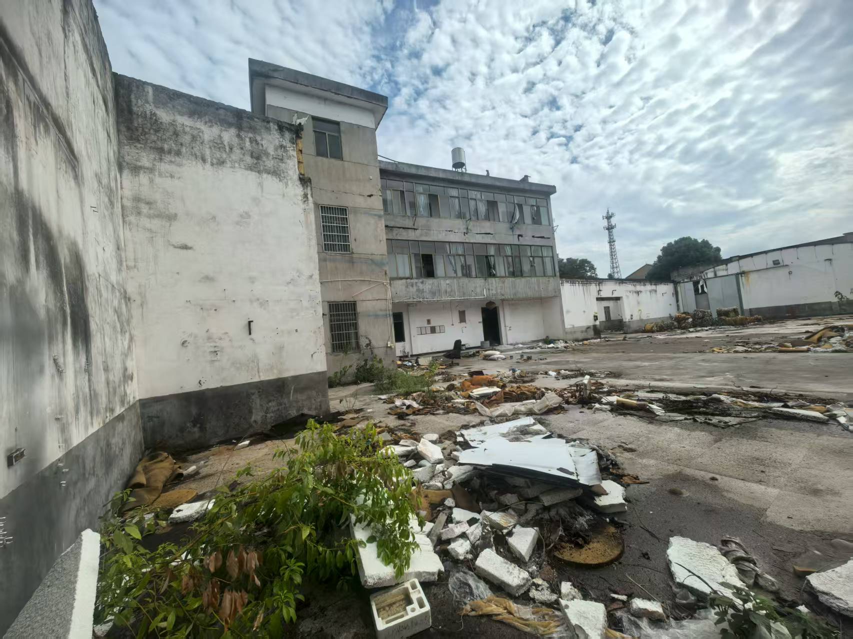 临海市白水洋镇王山头村王山脚原王山头村小学房屋及围墙内空地的租赁权（整体出租）