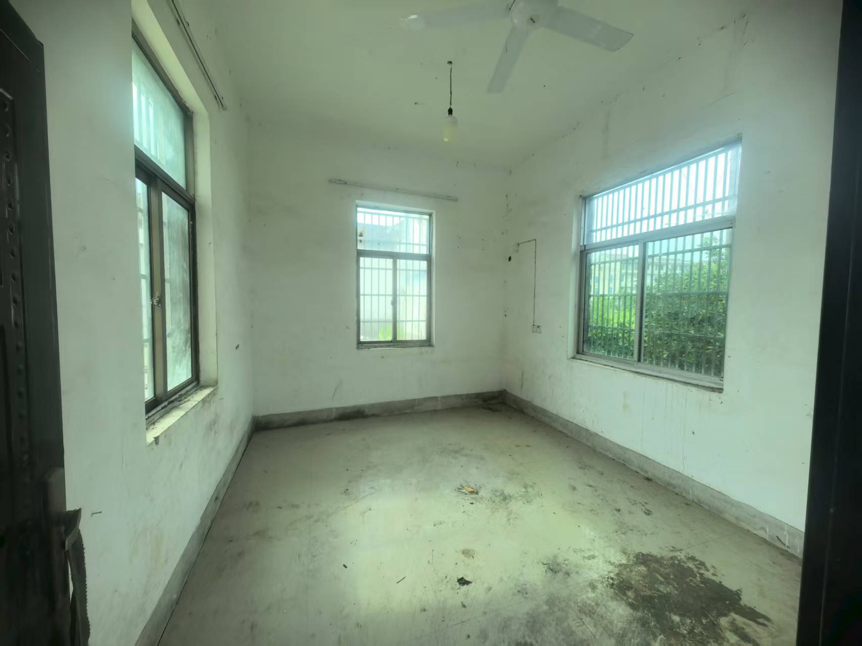 临海市白水洋镇王山头村王山脚原王山头村小学房屋及围墙内空地的租赁权（整体出租）