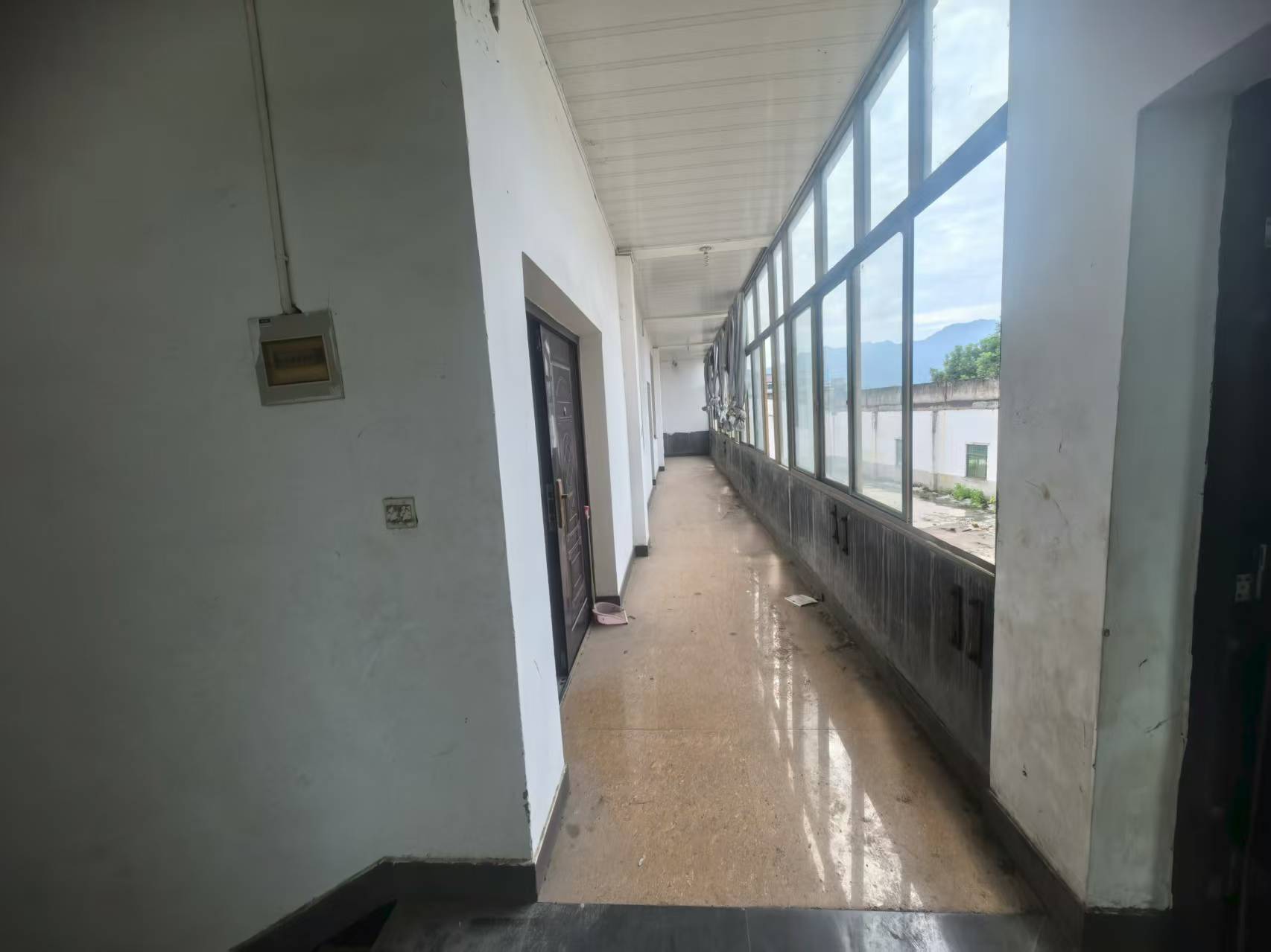 临海市白水洋镇王山头村王山脚原王山头村小学房屋及围墙内空地的租赁权（整体出租）