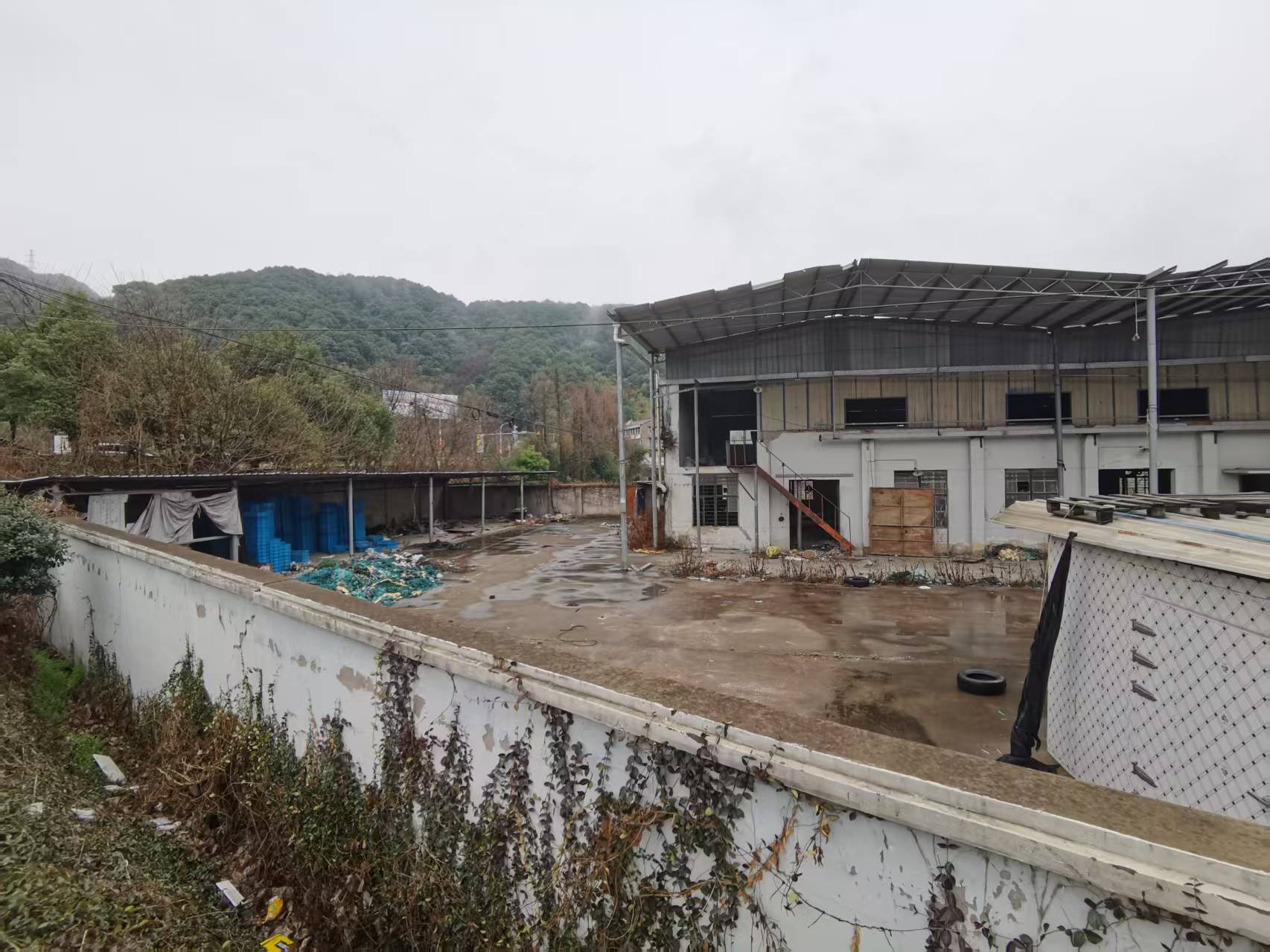 临海市汛桥镇利民村长石大岙自然村汛大路边原村办公大楼的租赁权