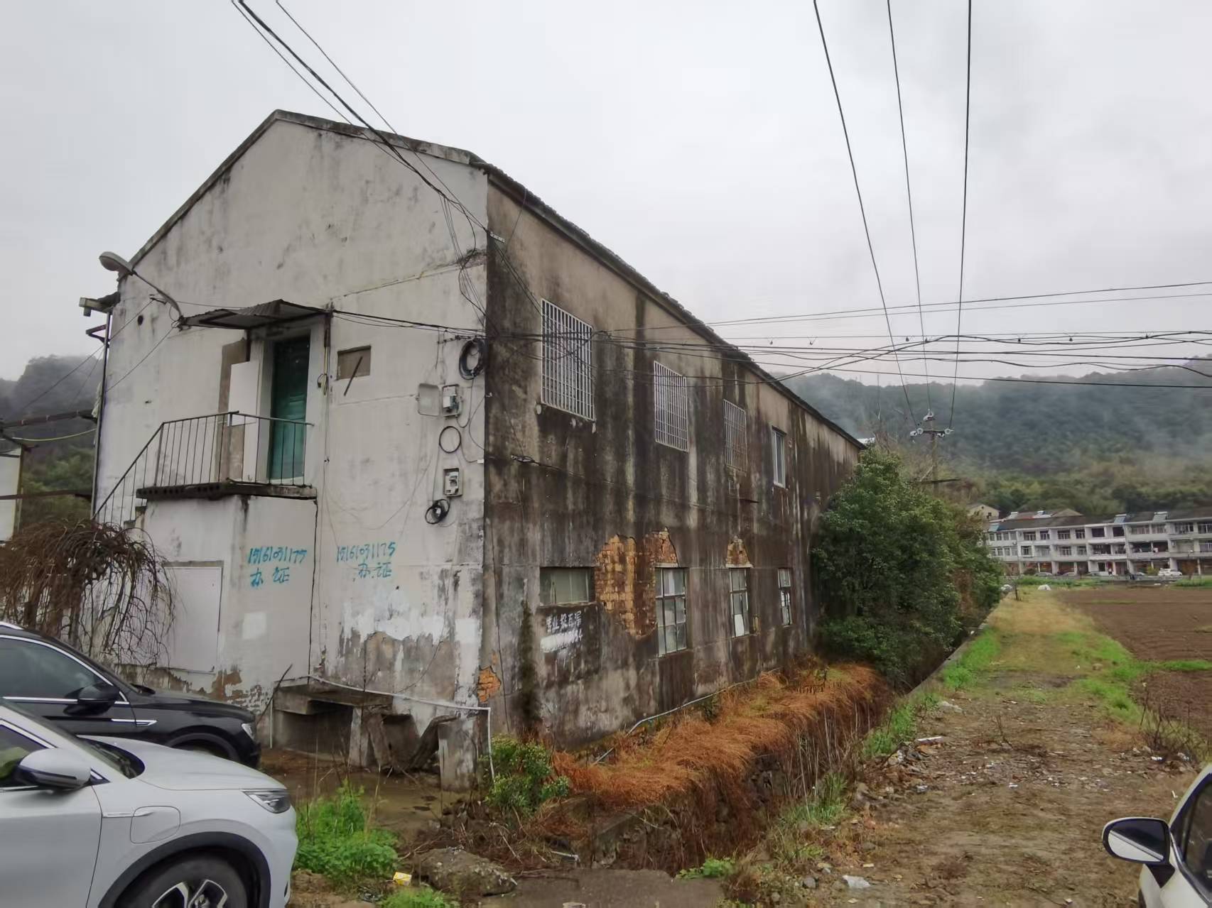 临海市汛桥镇利民村长石大岙自然村汛大路边原村办公大楼的租赁权