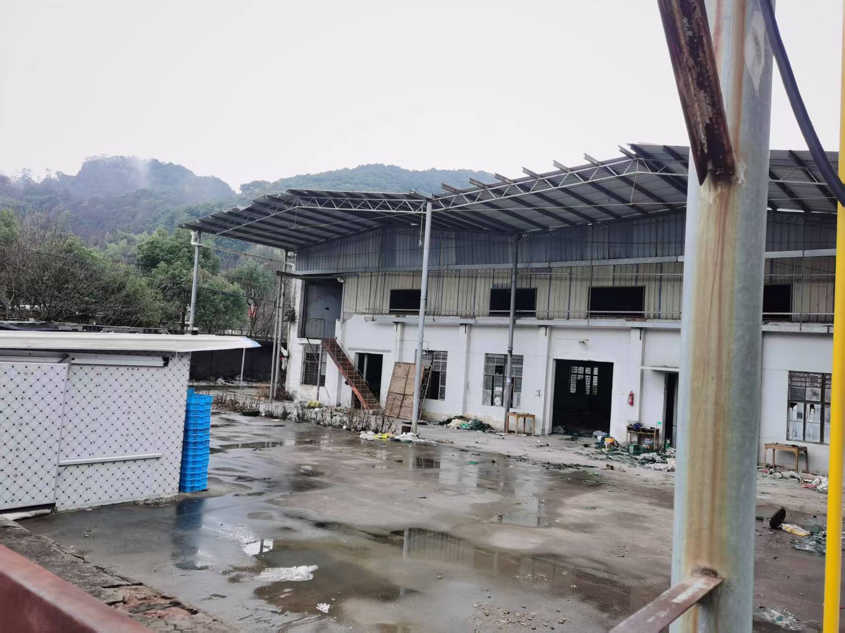 临海市汛桥镇利民村长石大岙自然村汛大路边原村办公大楼的租赁权