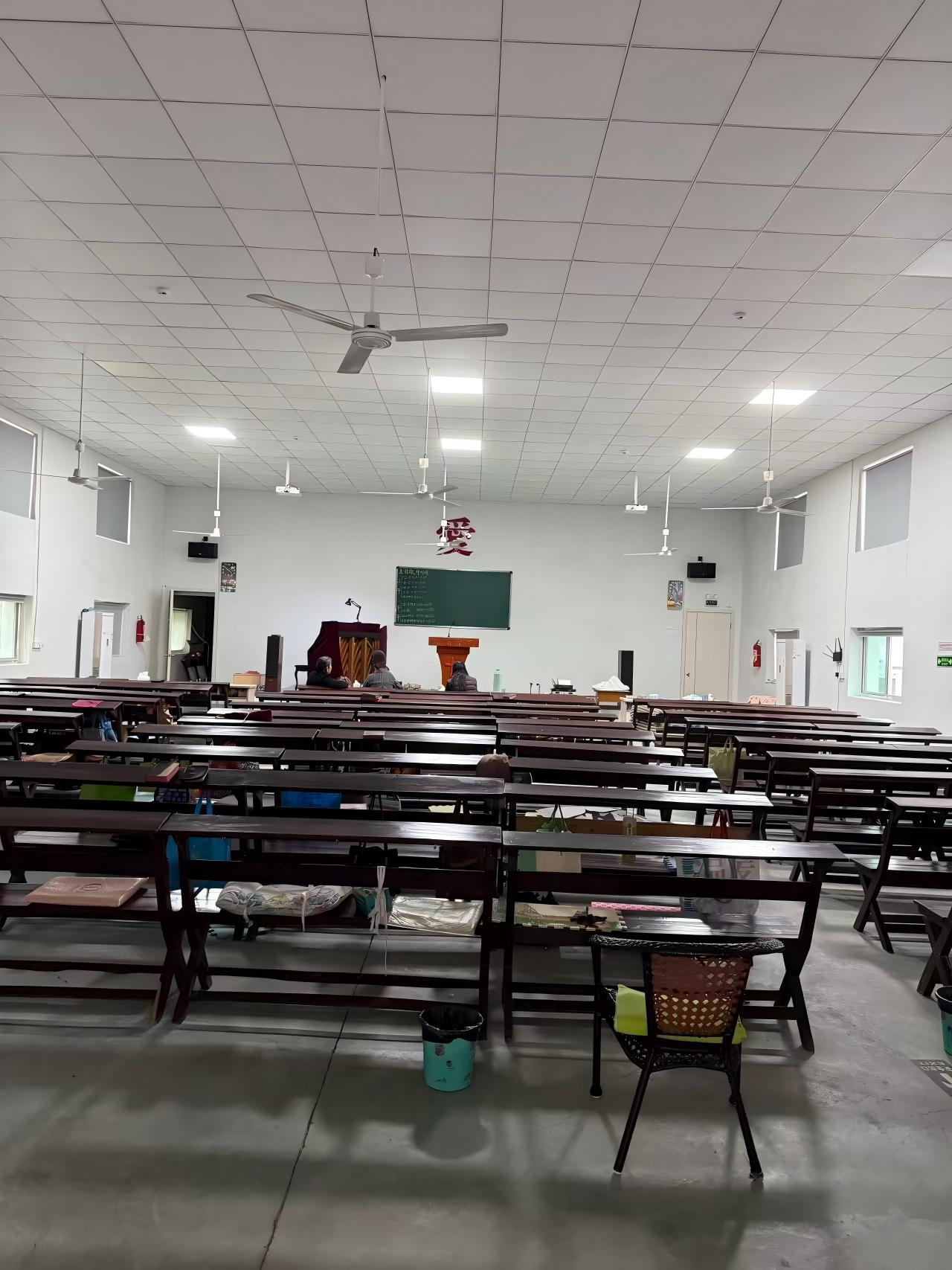 临海市大洋街道泾头项村斗堂（不含门口靠西边的10间）的租赁权