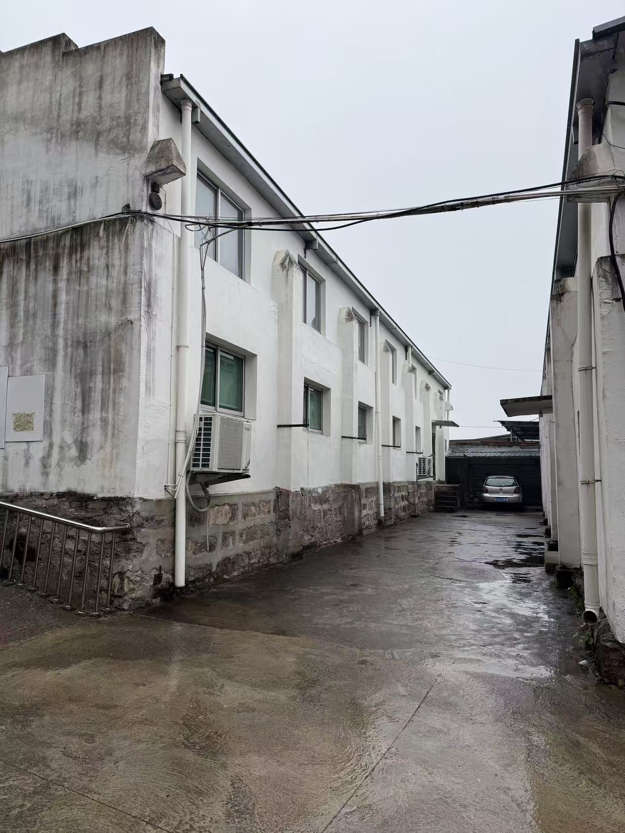 临海市大洋街道泾头项村斗堂（不含门口靠西边的10间）的租赁权