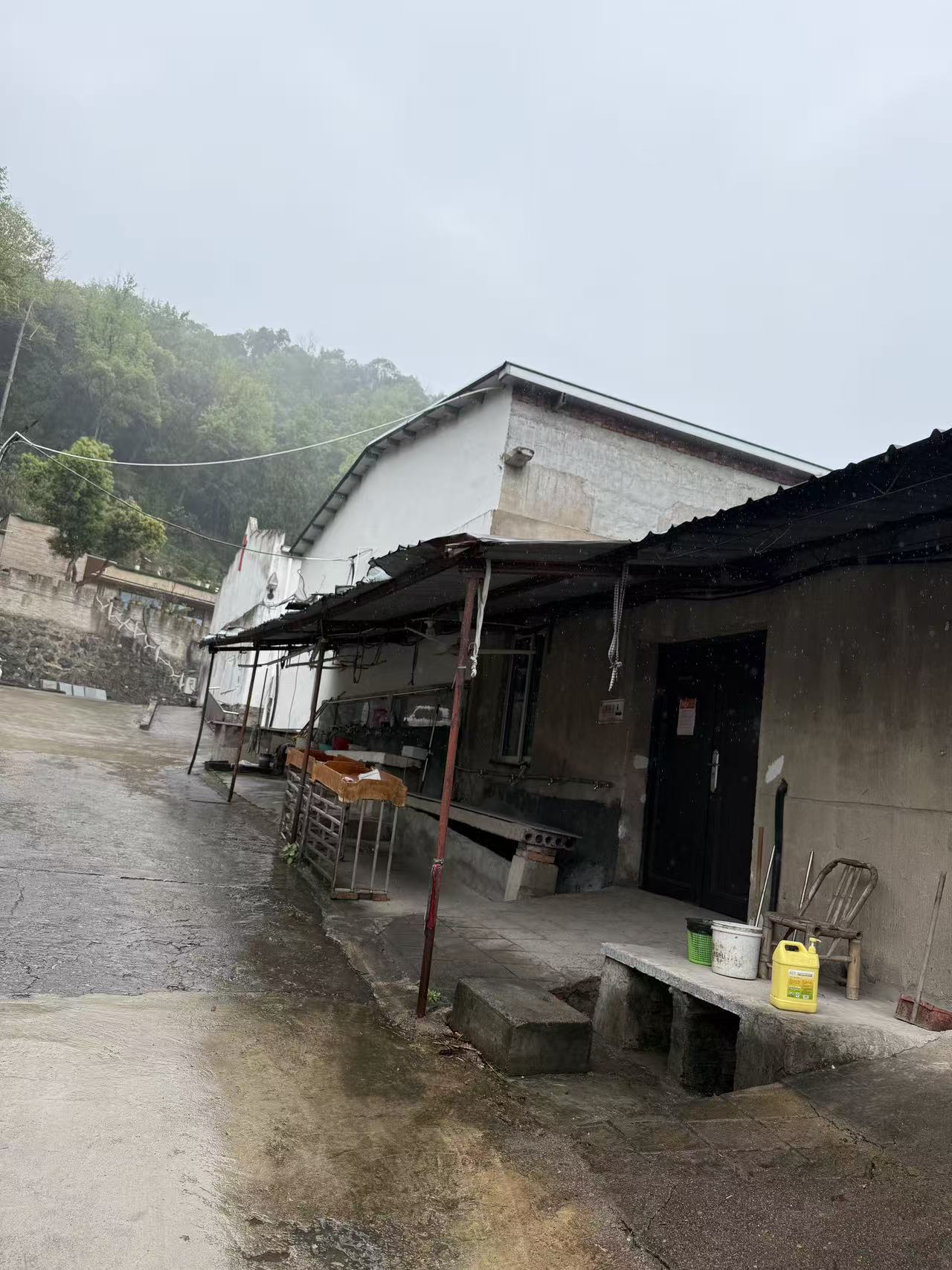 临海市大洋街道泾头项村斗堂（不含门口靠西边的10间）的租赁权