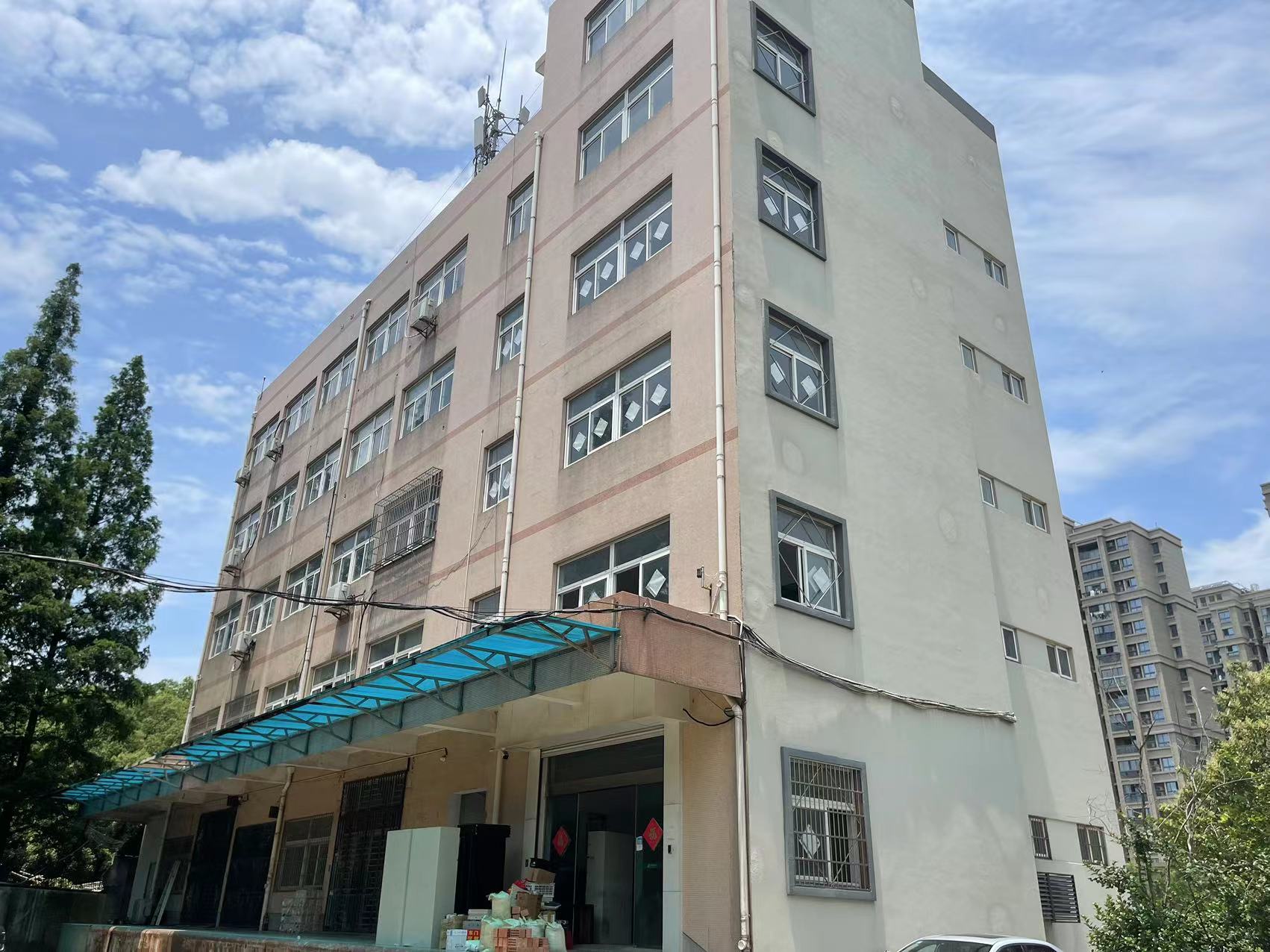 序号01：位于宁波市镇海区蛟川街道镇宁东路177号房地产租赁权（枫园地铁站C口旁）