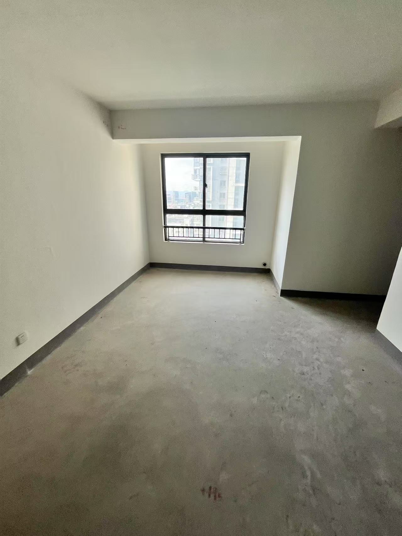 序号01：书香景苑三期、明湖花苑二期、新韵花苑的56套房屋（整体出租）