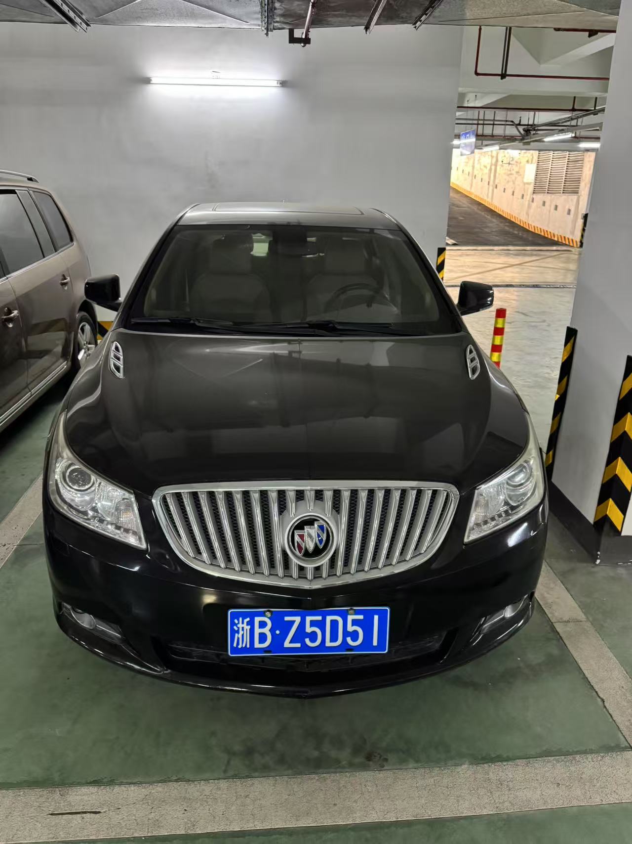 浙BZ5D51别克牌小型轿车