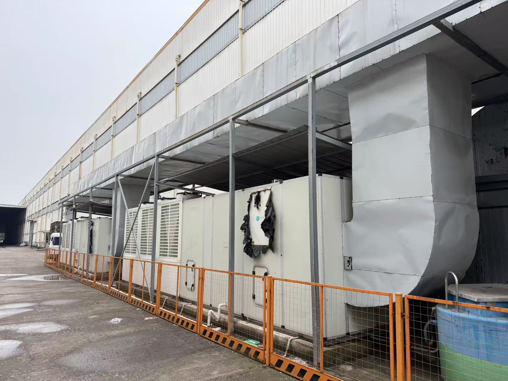 某单位处置的位于北仑区新碶街道富春江路618号的隔墙板、电缆、屋顶式风冷热泵型空调机组、成品移动式卫生间等物资一批