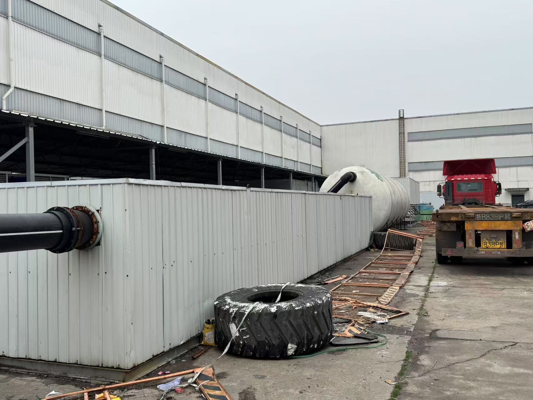 某单位处置的位于北仑区新碶街道富春江路618号的隔墙板、电缆、屋顶式风冷热泵型空调机组、成品移动式卫生间等物资一批