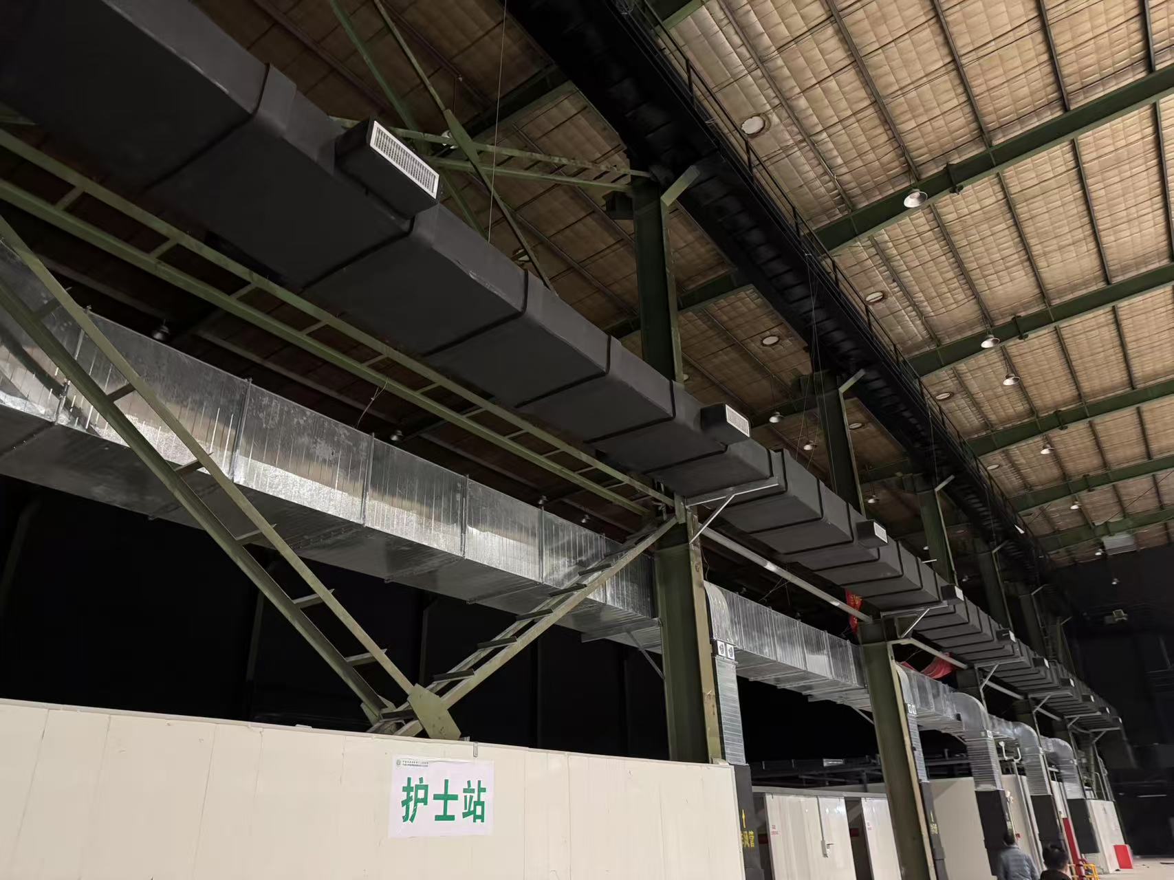 某单位处置的位于北仑区新碶街道富春江路618号的隔墙板、电缆、屋顶式风冷热泵型空调机组、成品移动式卫生间等物资一批