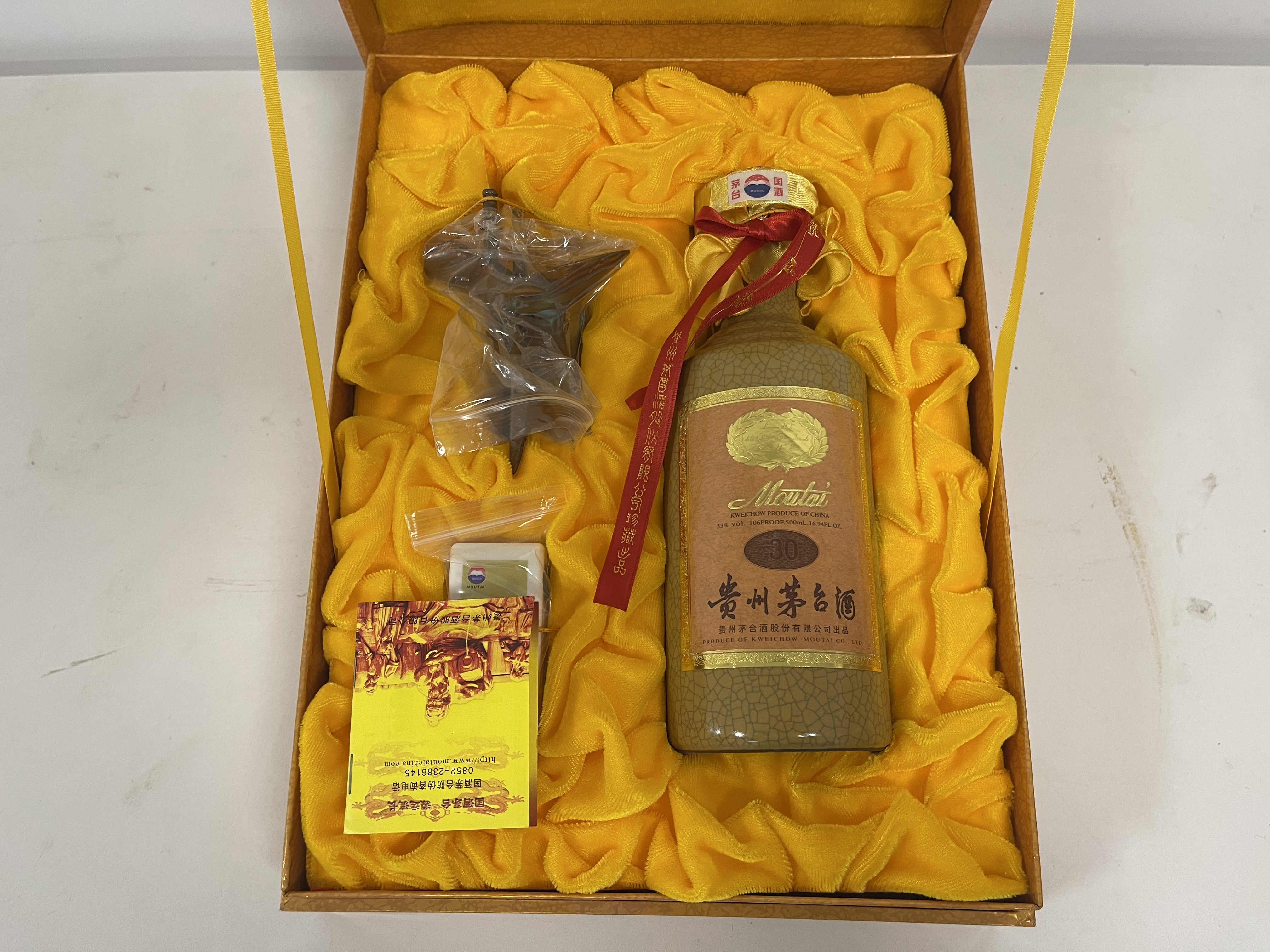 序号03：2010年茅台陈年酒（30），少酒，
2箱（1箱3瓶1箱6瓶，共9瓶）