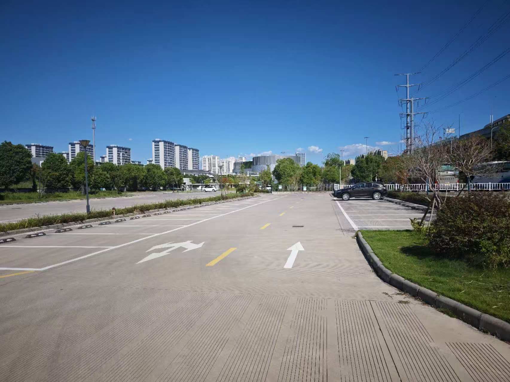宁波市江北区庄桥体育公园停车场（北环西路与庄桥站路交叉口西北角）内的43个车位租赁权 （整体出租）