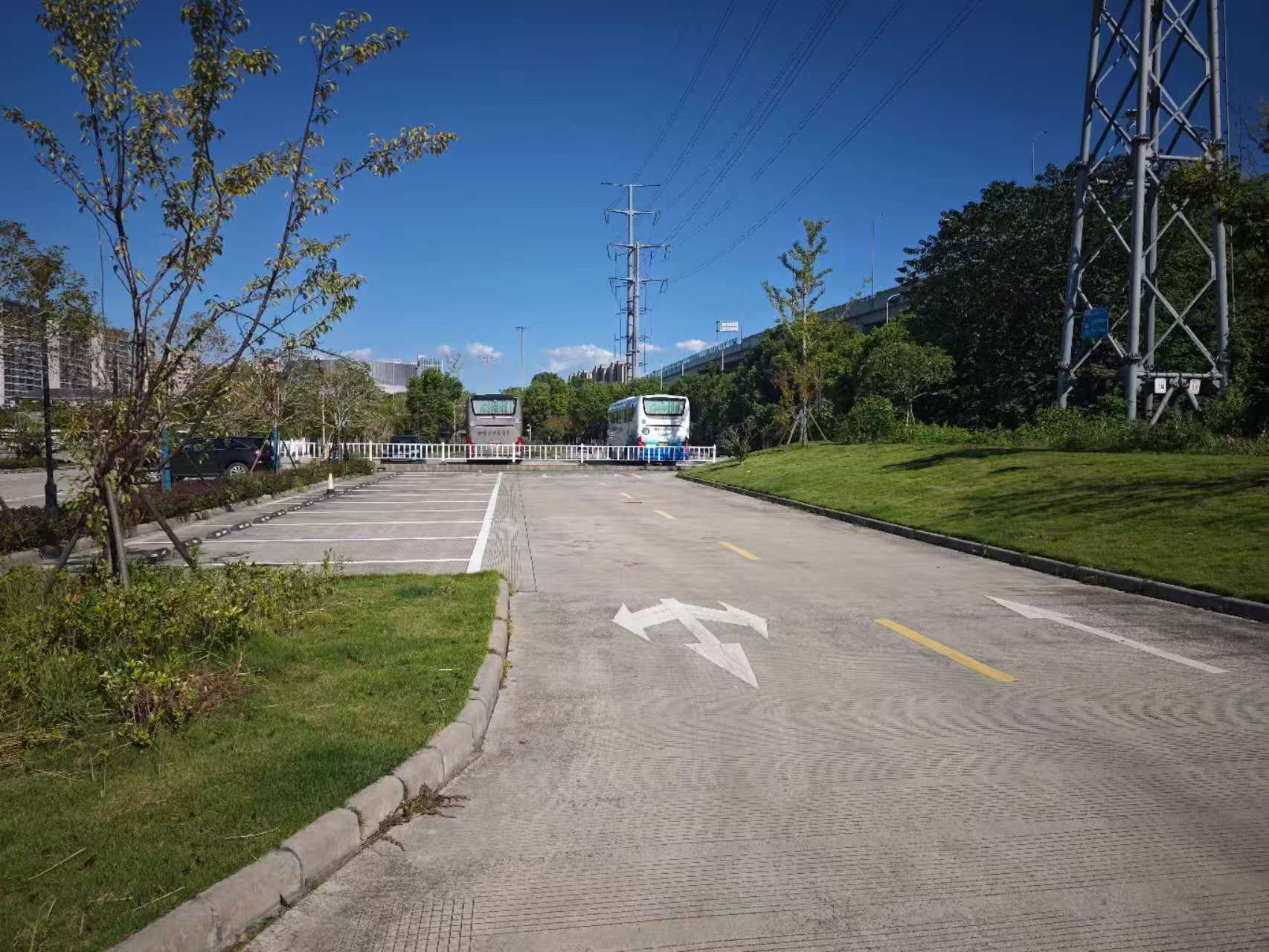 宁波市江北区庄桥体育公园停车场（北环西路与庄桥站路交叉口西北角）内的43个车位租赁权 （整体出租）