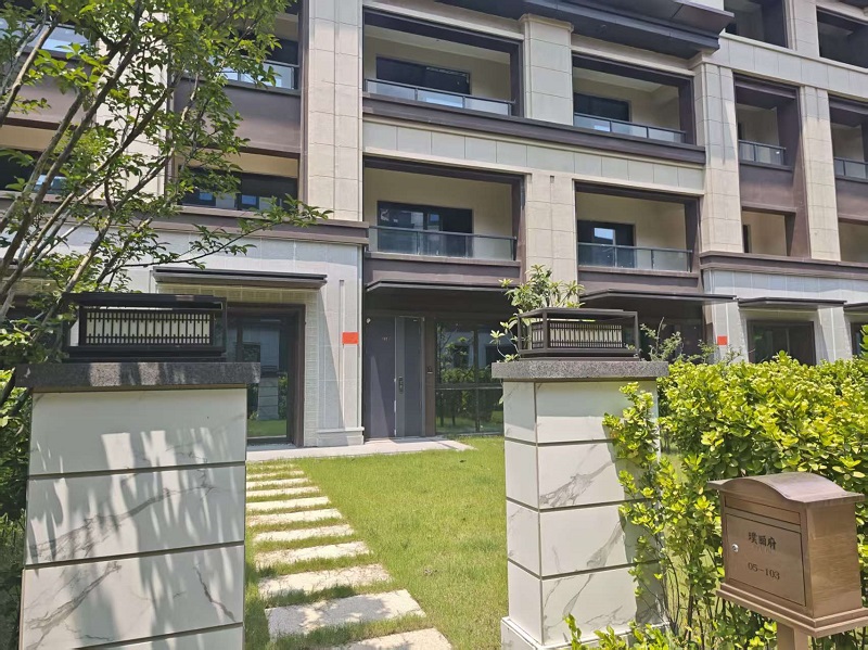 序号14：璞丽府小区，排屋5-103，258.25（含地下储藏室面积61.88）㎡