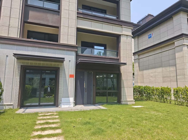 序号16：璞丽府小区，排屋6-101，282.53（含地下储藏室面积85.42）㎡