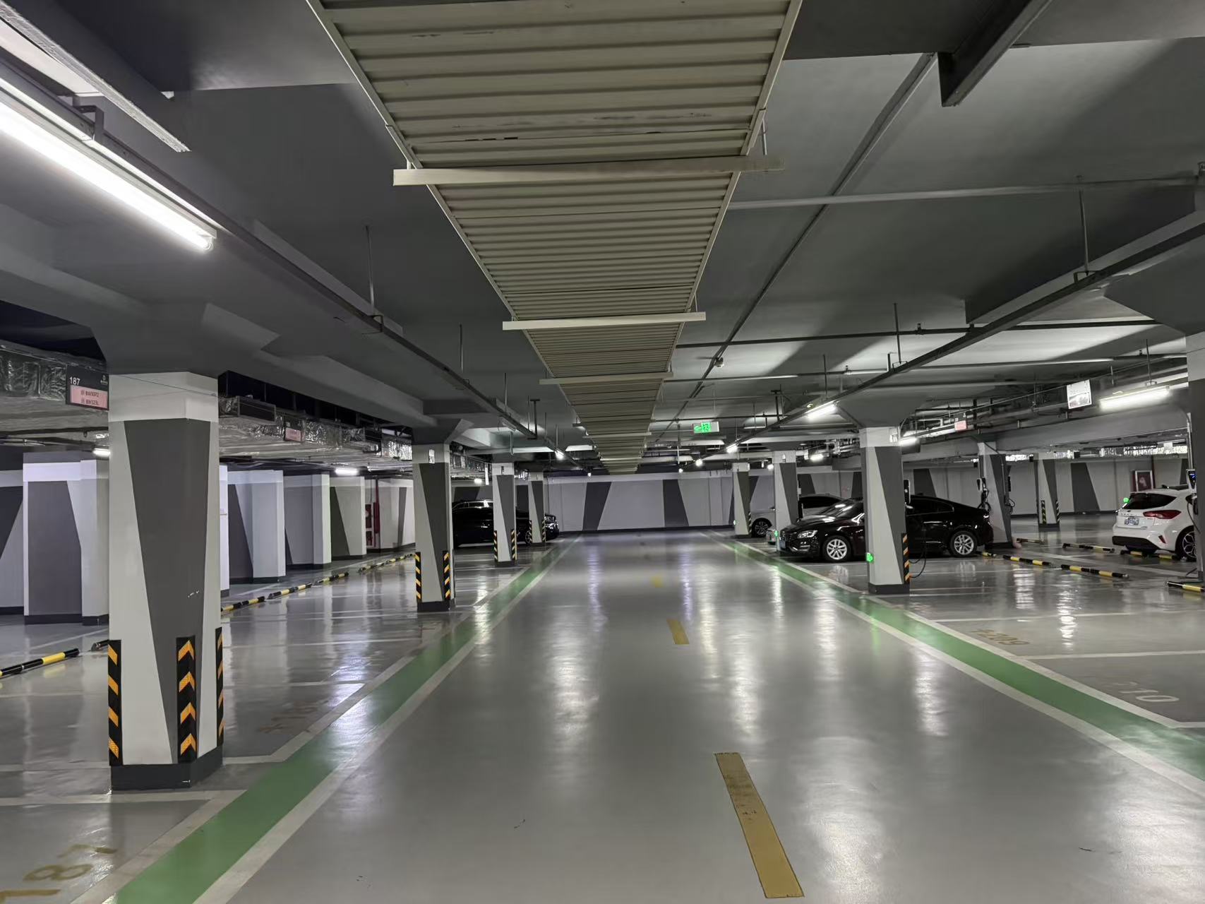 浙江省宁波市柳岸风荷23个地下停车位租赁权