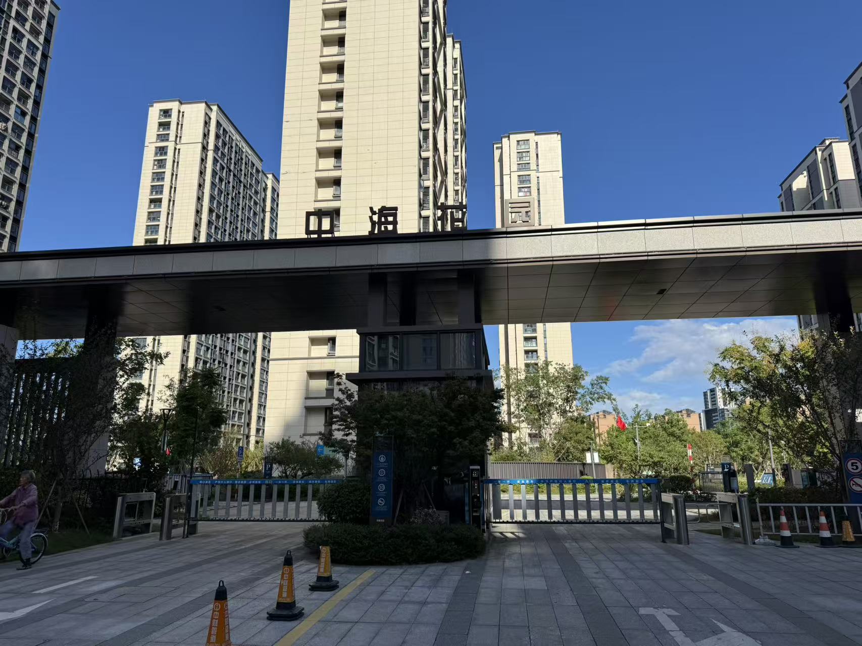 浙江省宁波市中海花园131个地下停车位租赁权