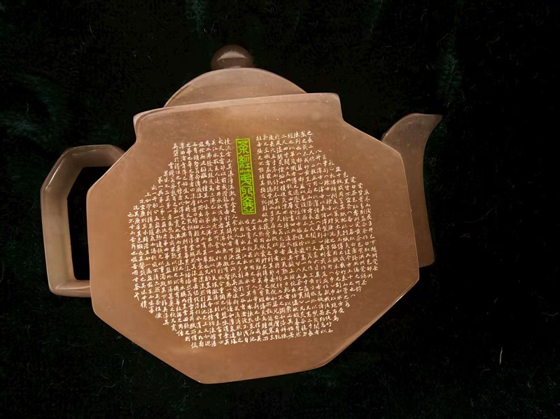 序号1,周炳元:茶壶微雕,评估价80000元