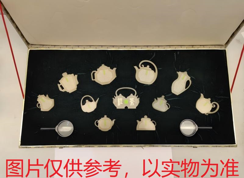 序号1,周炳元:茶壶微雕,评估价80000元