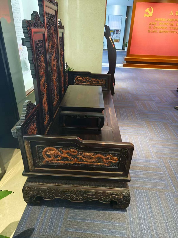 序号25,黑酸枝(大叶风檀)七屏风大宝座,评估价180000元