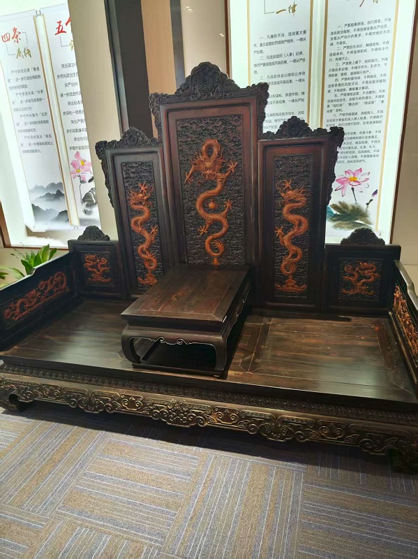 序号25,黑酸枝(大叶风檀)七屏风大宝座,评估价180000元