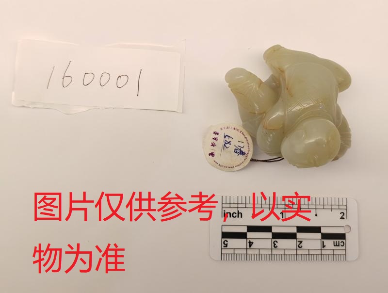 序号26,佚名:白玉圆雕童子嬉戏“我捉住你了”,评估价150000元