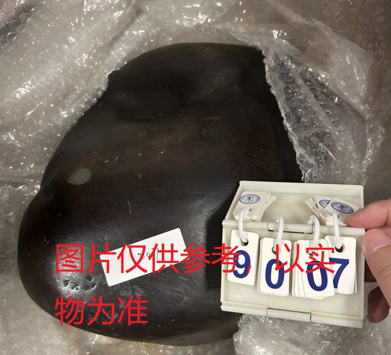 序号28,石头摆件2,评估价80000元