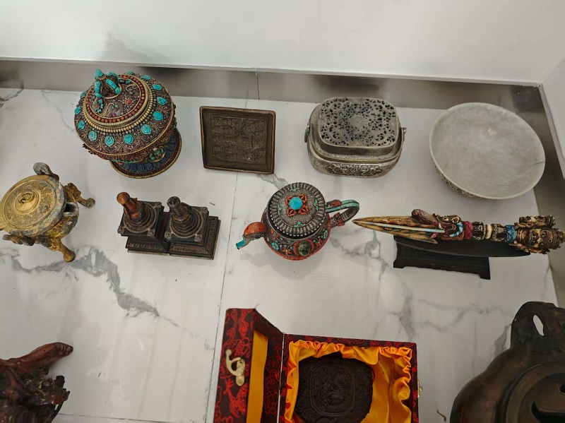 序号33,佛教用具,共16件,评估价13000元