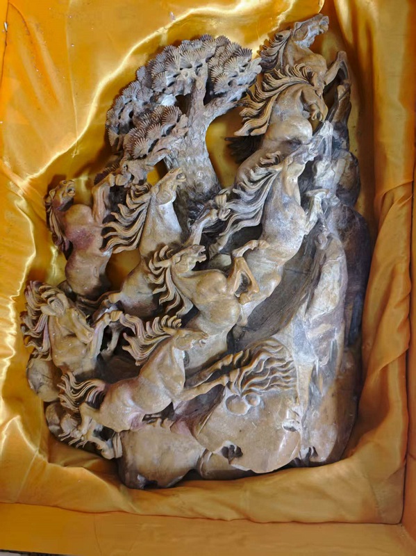 序号33,佛教用具,共16件,评估价13000元