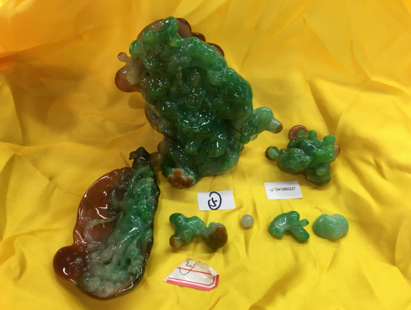 序号2,21227,翡翠摆件,评估价:500000