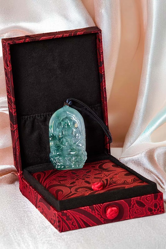 序号8,21127,翡翠挂件,评估价:150000