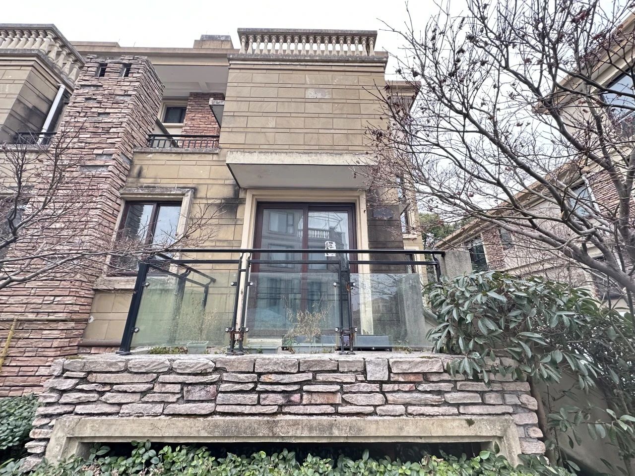 浙江省宁波市余姚市丈亭镇诺丁山郡庄园135幢B室