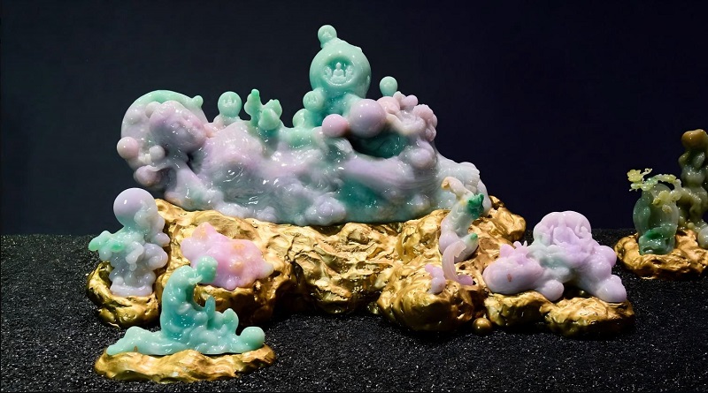 一套金融机构抵债的金刚经主题翡翠雕品