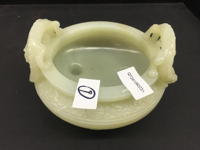 序号128,21231,和田玉摆件,评估价:20000