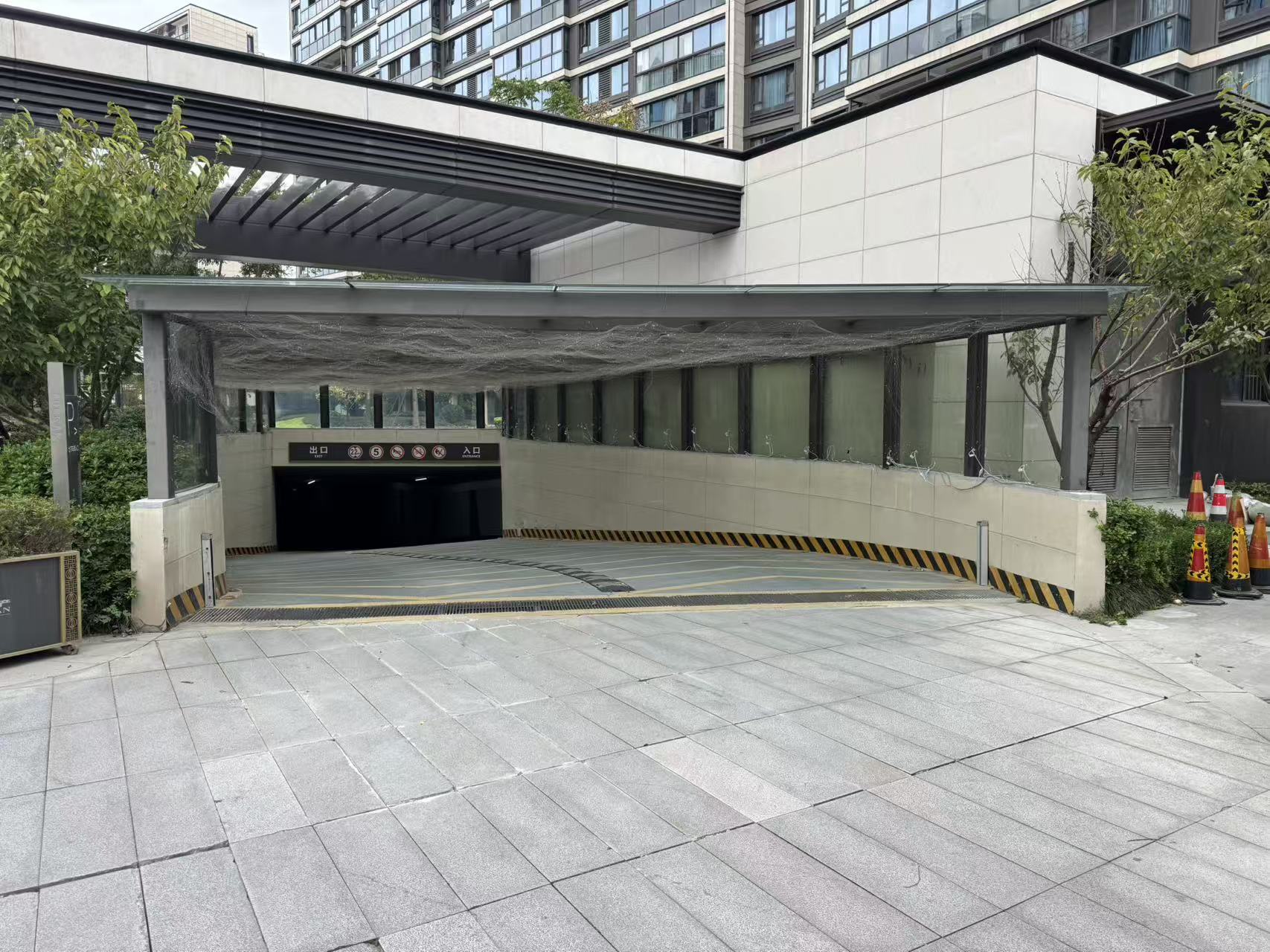 位于浙江省宁波市柳岸风荷23个地下停车位租赁权