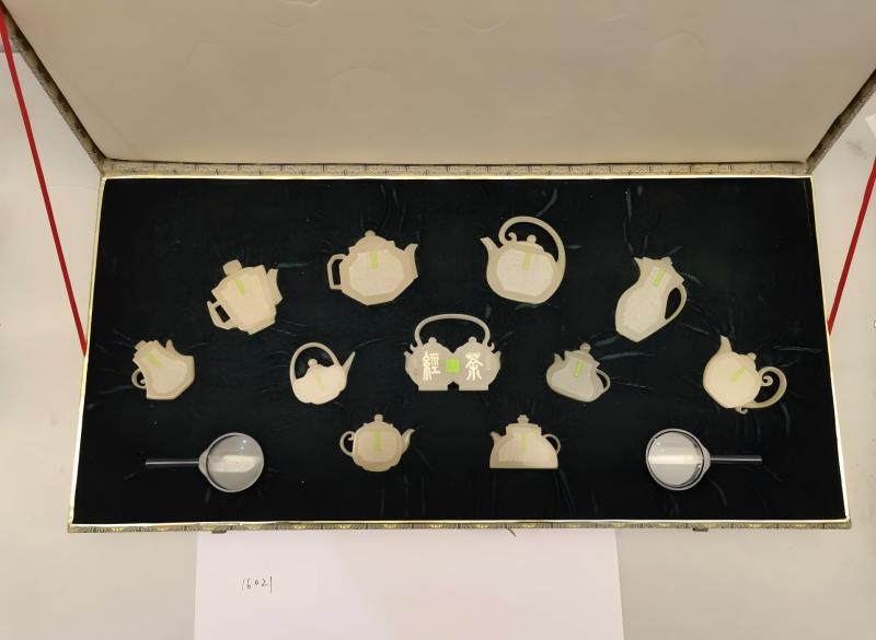 序号1，周炳元：茶壶微雕，评估价80000元