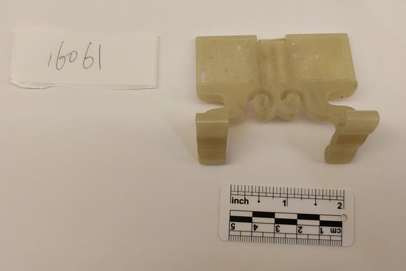 序号17，16063/16061（破损），微雕2件，评估价23000元