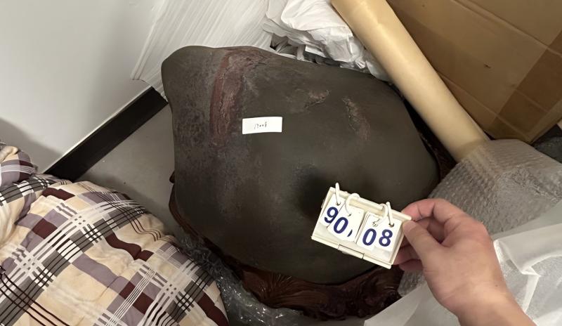 序号31，石头摆件3，评估价20000元